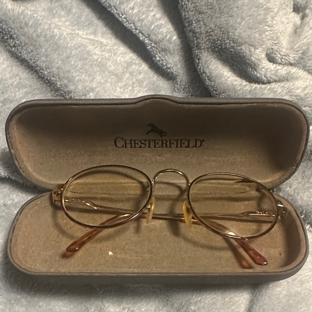 Chesterfield Round Glasses with Case
